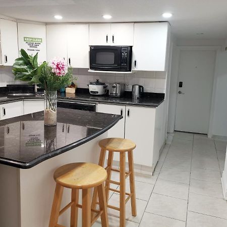 Tidy Private Rooms With Full Kitchen Toronto Exteriör bild