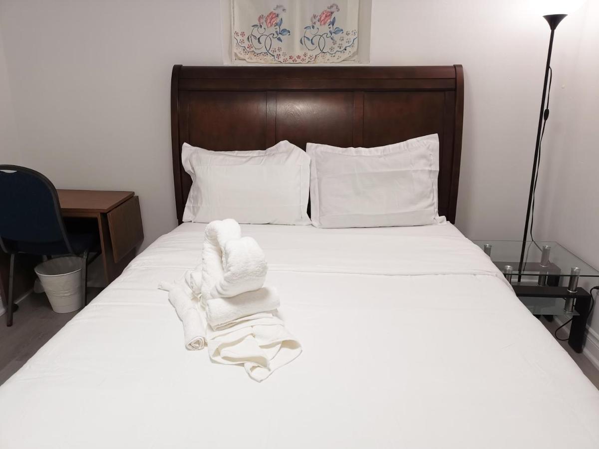 Tidy Private Rooms With Full Kitchen Toronto Exteriör bild