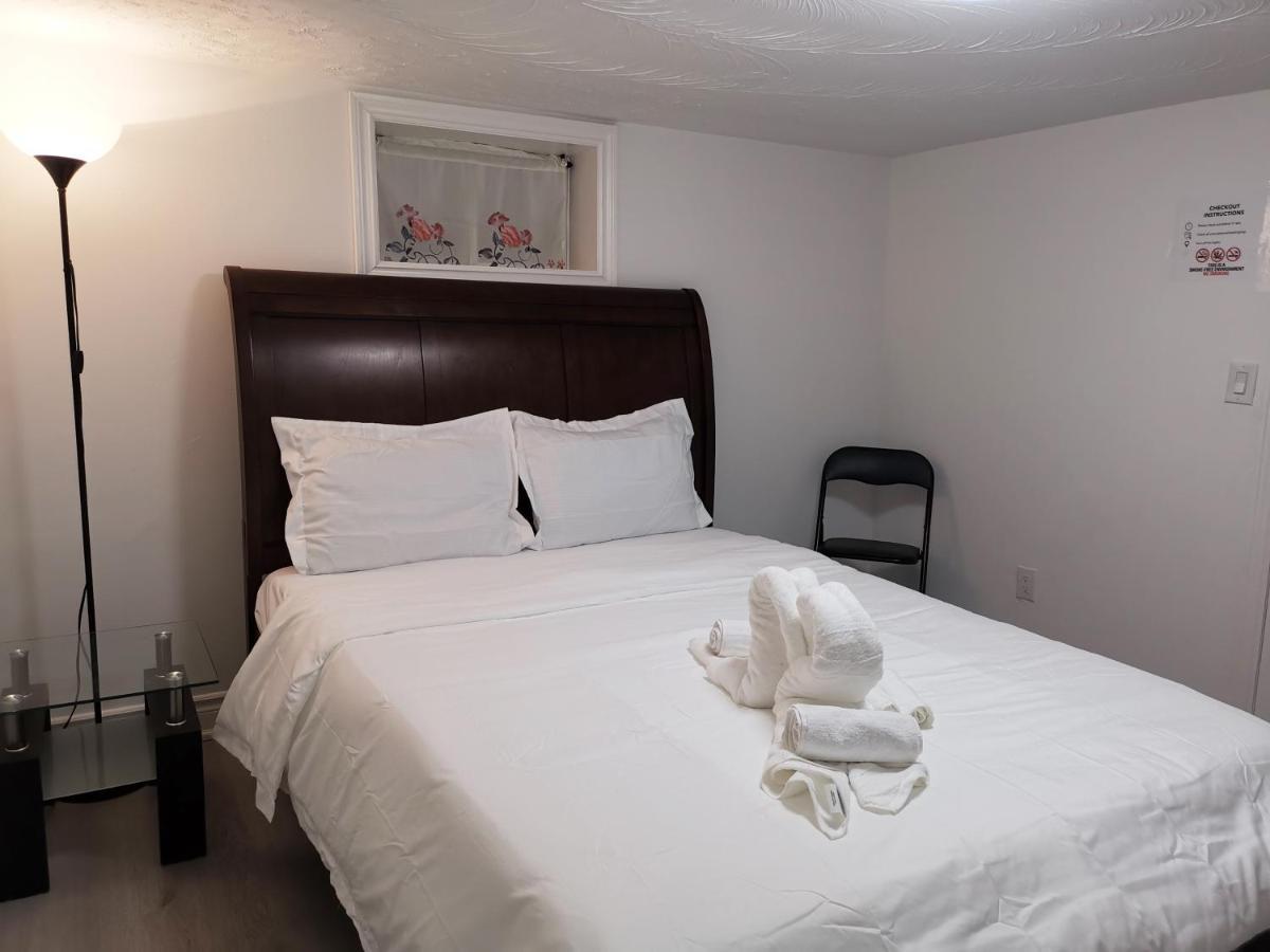 Tidy Private Rooms With Full Kitchen Toronto Exteriör bild