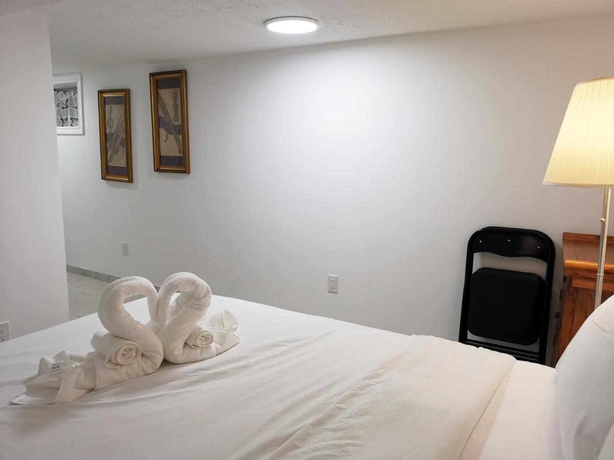 Tidy Private Rooms With Full Kitchen Toronto Exteriör bild