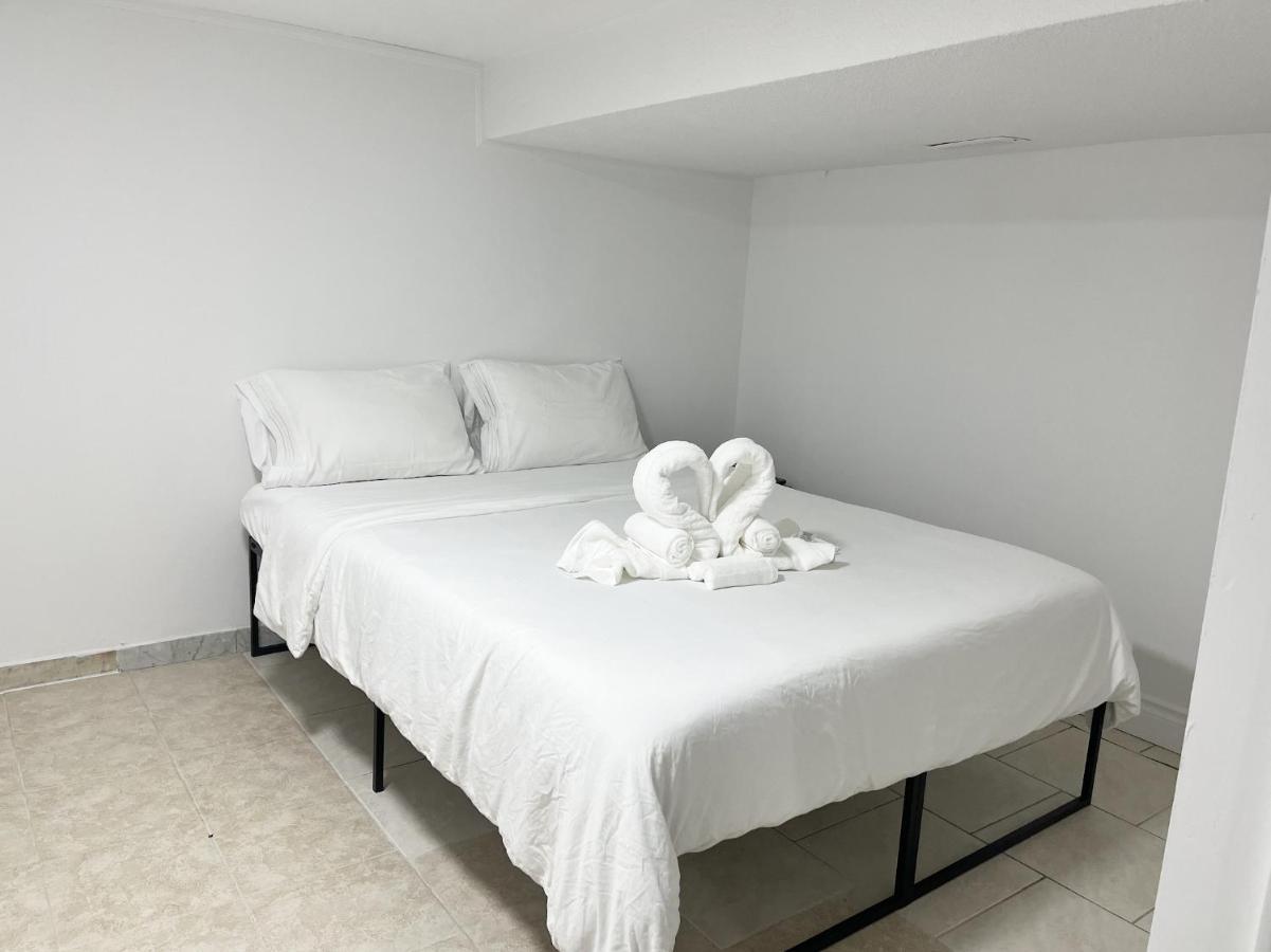 Tidy Private Rooms With Full Kitchen Toronto Exteriör bild